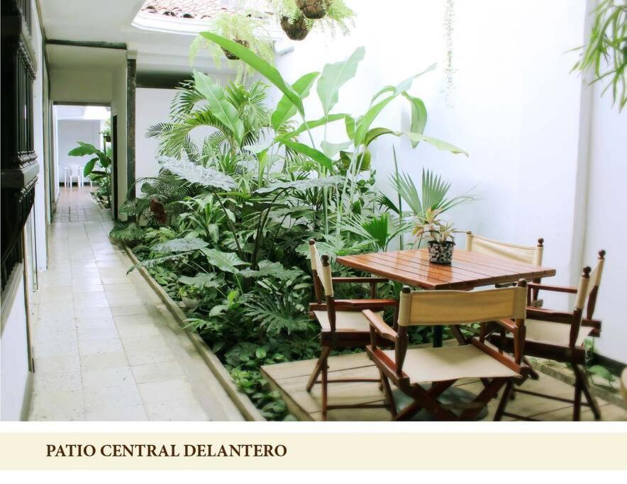 Hostal Chontaduro Casa Colonial En Pleno Centro Historico De Cali- Se Alquila La Casa Entera Para 12 O 13 Personas O Por Habitaciones Екстер'єр фото